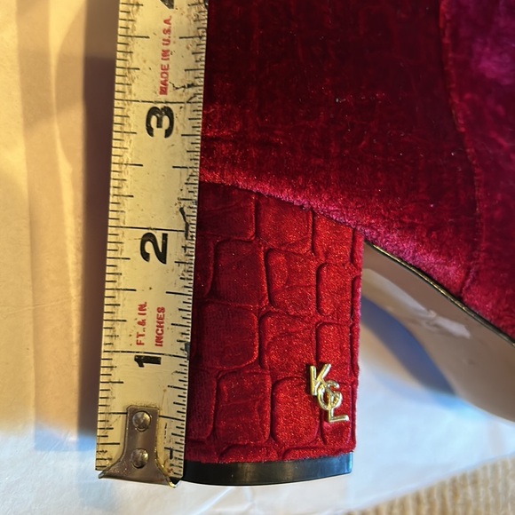 NWOT KURT GEIGER burlington burgundy velvet embossed booties size 37 euro/6.5 - Picture 12 of 13